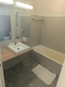 Billede fra billedgalleriet på Adonis Lyon Est Hôtel Artys i Saint-Priest + 22 billeder