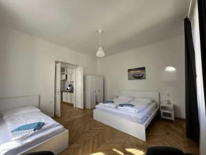 Postel nebo postele na pokoji v ubytování Welcome Hostel & Apartments Praguecentre