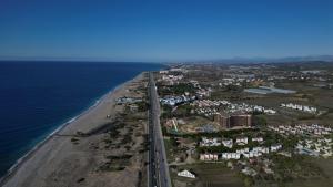 uma vista aérea de uma praia junto ao oceano em PALEMON Resort& Spa em Manavgat