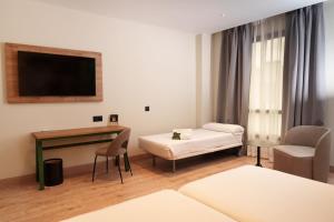 A bed or beds in a room at Sercotel Princesa De Eboli