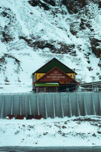 Hostel 360 Degree, Riverside Stay, Old Manali during the winter