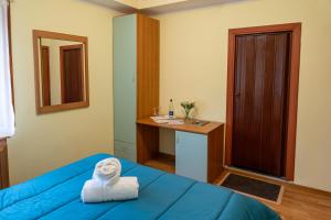Postel nebo postele na pokoji v ubytování Avernum Relais Hotel e Ristorante + 24 fotografií