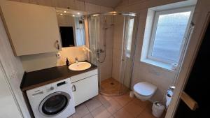 a bathroom with a sink and a washing machine at Ferienhaus Harzidylle - Sankt Andreasberg im Harz in Sankt Andreasberg +32 photos