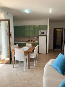 a kitchen and dining room with a table and chairs at La Casa di Caterina in Peschici