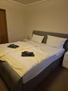 Postel nebo postele na pokoji v ubytování Hotel Garni Krone