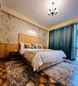A bed or beds in a room at Hostel 360 Degree, Riverside Stay, Old Manali