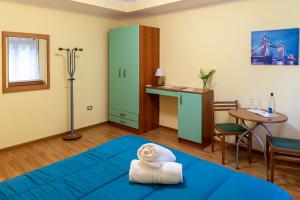 Postel nebo postele na pokoji v ubytování Avernum Relais Hotel e Ristorante