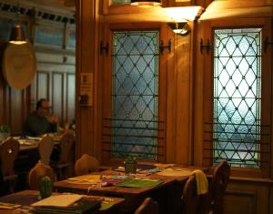 Zunfthaus zu Wirthen餐厅或其他用餐的地方