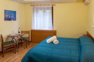Postel nebo postele na pokoji v ubytování Avernum Relais Hotel e Ristorante