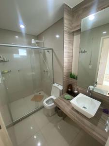 a bathroom with a shower and a toilet and a sink at Casa para locação por temporada, Gravatá, Pernambuco in Gravatá