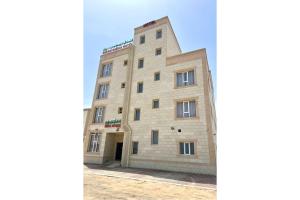 an image of the front of the hotel at OYO 157 Dream Barka Hotel in Barka
