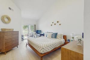 En eller flere senge i et værelse på Palm Paradise + 30 billeder