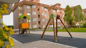 Legeområdet for børn på Fabulous Apartment with Garden and Parking