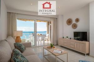 a living room with a couch and a tv at La Mediterrània in Palamós