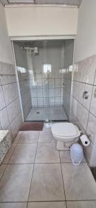 a bathroom with a shower and a toilet in it at Casa confortável em Tangará in Tangara da Serra +10 photos