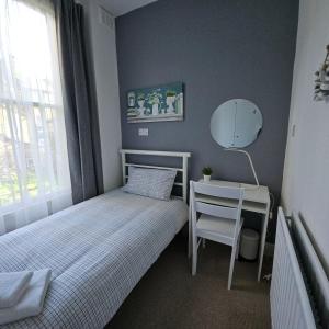 En eller flere senge i et værelse på Comfy rooms in Central London