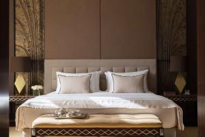 Posteľ alebo postele v izbe v ubytovaní Anantara New York Palace Budapest - A Leading Hotel of the World