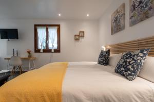 Ένα ή περισσότερα κρεβάτια σε δωμάτιο στο Apartamentos rurales PATXILLABORDA