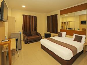 TV/Unterhaltungsangebot in der Unterkunft Super OYO Townhouse OAK Hotel Fiducia Serpong
