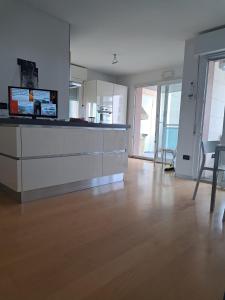 Η κουζίνα ή μικρή κουζίνα στο Vista Mare +2 φωτογραφίες