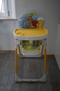 a baby high chair sitting in a room at Casina al mare in Cecina