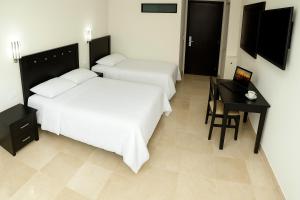 TV a/nebo společenská místnost v ubytování Hotel Suite Continental