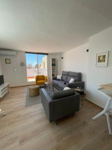 Χώρος καθιστικού στο More then a bright studio