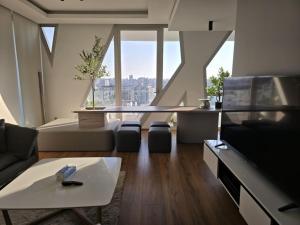 Ruang duduk di The Cube 11, 2-BR in Sin El Fil
