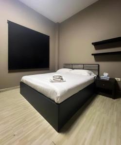 Katil atau katil-katil dalam bilik di Nicole 2BR in Gemmayze