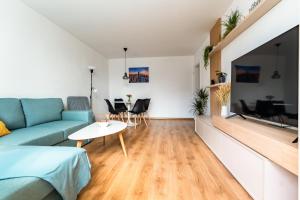 Χώρος καθιστικού στο Apartment Tix - 75m2, AC, Parking, 3 min Europa SC