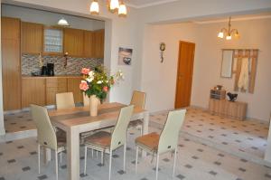 Afbeelding uit fotogalerij van Kontogialos Pool Apartments in Pelekas