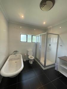 Ένα μπάνιο στο No17 Garden Oasis