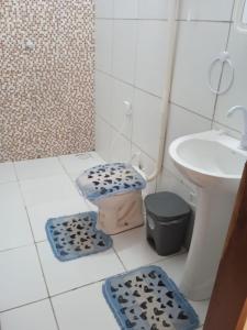 a bathroom with a shower and a sink and a toilet at Condominio Nina2 in Icapuí