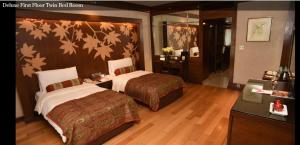 Voodi või voodid majutusasutuse The LaLit Grand Palace Srinagar toas
