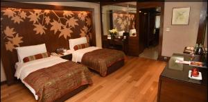 Voodi või voodid majutusasutuse The LaLit Grand Palace Srinagar toas