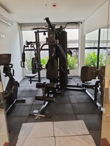 Phòng/tiện nghi tập thể dục tại Edificio Emperador