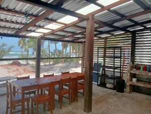 a dining room with a table and chairs and a view of the ocean at La cabaña del pescador in Tócuaro