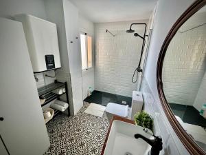 a bathroom with a sink and a toilet and a mirror at Apto-Estudio 20 min-centro Málaga in Cártama +36 photos