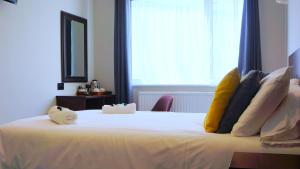Oban Hotel客房内的一张或多张床位
