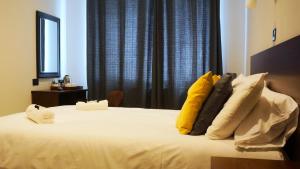 Oban Hotel客房内的一张或多张床位