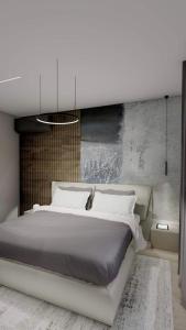 une chambre avec un grand lit et un mur dans l'établissement Apartments Pasalic, à Kaštela