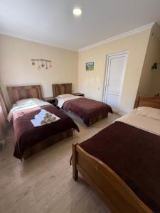 Un pat sau paturi într-o cameră la Hotel Villa Eniseli