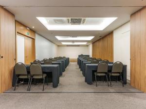 Área de negócios e/ou sala de conferências em Hplus Vision Executive