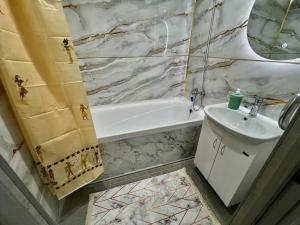 Fotografie z fotogalerie ubytování VIP, новая квартира 11 мкр Керуен сити , Аквапарк v destinaci Aktobe