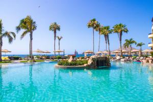 Bazén v ubytování Villa la Estancia Beach Resort & Spa nebo v jeho okolí