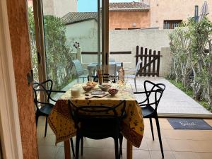 Balkón nebo terasa v ubytování Havre de paix - calme et cosy avec terrasse