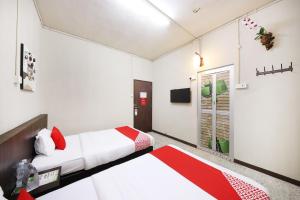 Postel nebo postele na pokoji v ubytování OYO 507 Aikka Hotel