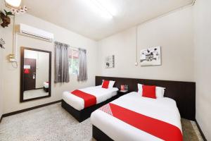 Postel nebo postele na pokoji v ubytování OYO 507 Aikka Hotel