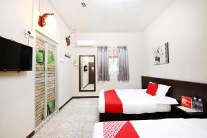 Postel nebo postele na pokoji v ubytování OYO 507 Aikka Hotel