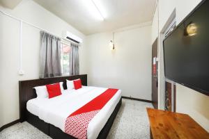 Postel nebo postele na pokoji v ubytování OYO 507 Aikka Hotel